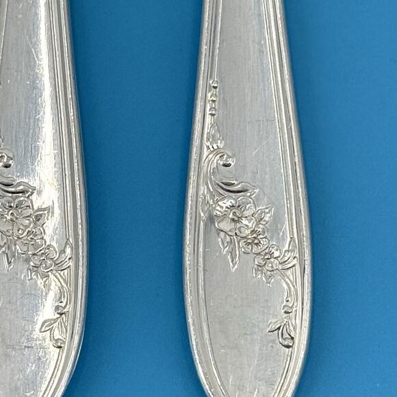 Oneida Community QUEEN BESS II Tudor Silver Plate 1946 Flatware 6-Dinner Forks - Picture 6 of 9